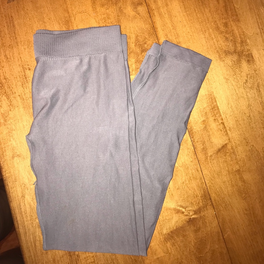Grey stretchy leggings
